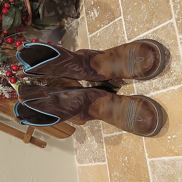 Ariat Women's Cowgirl Boots Size 8 - Picture 2 of 10